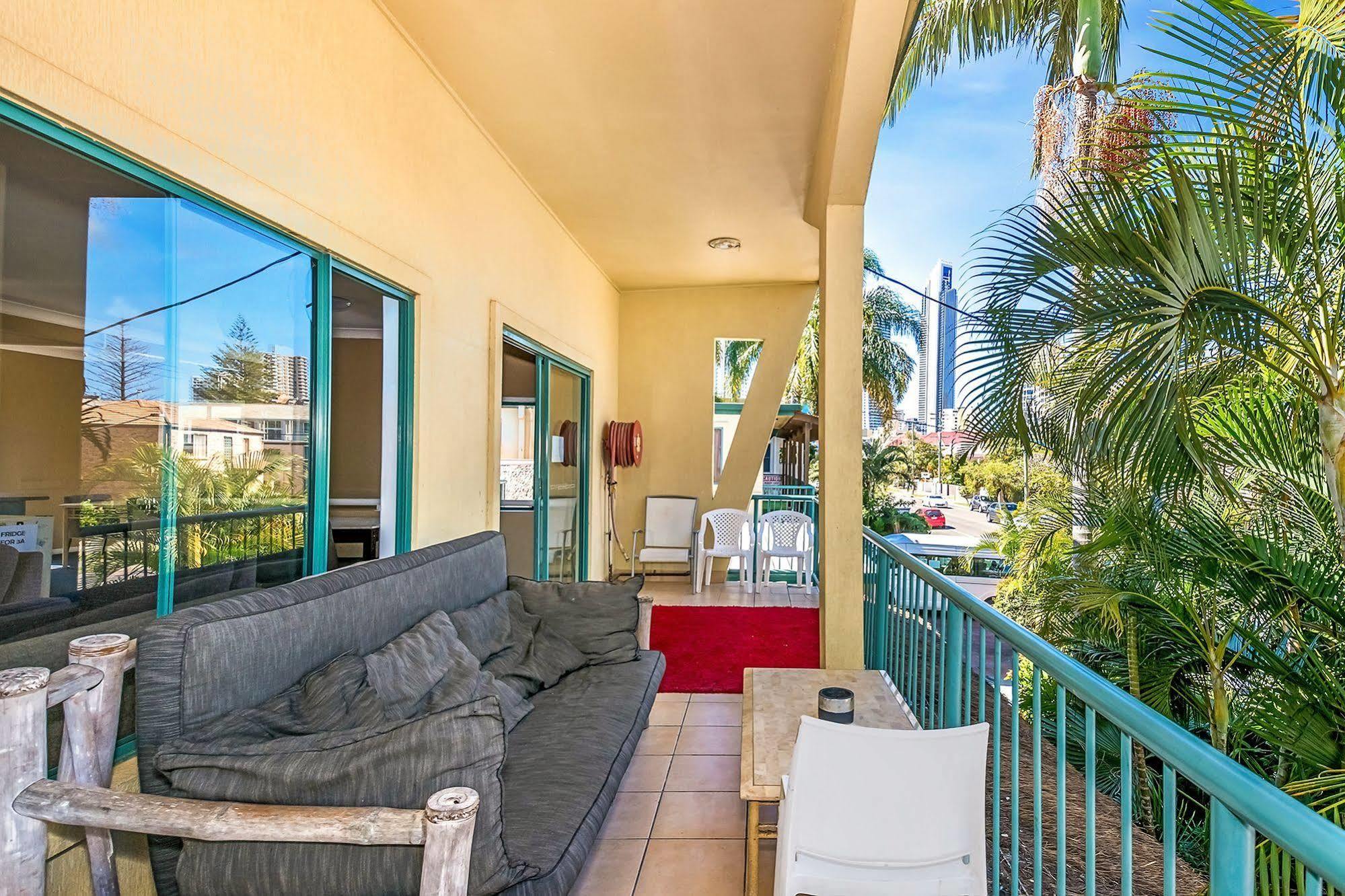 Sleeping Inn Backpackers Resort Gold Coast Exterior foto