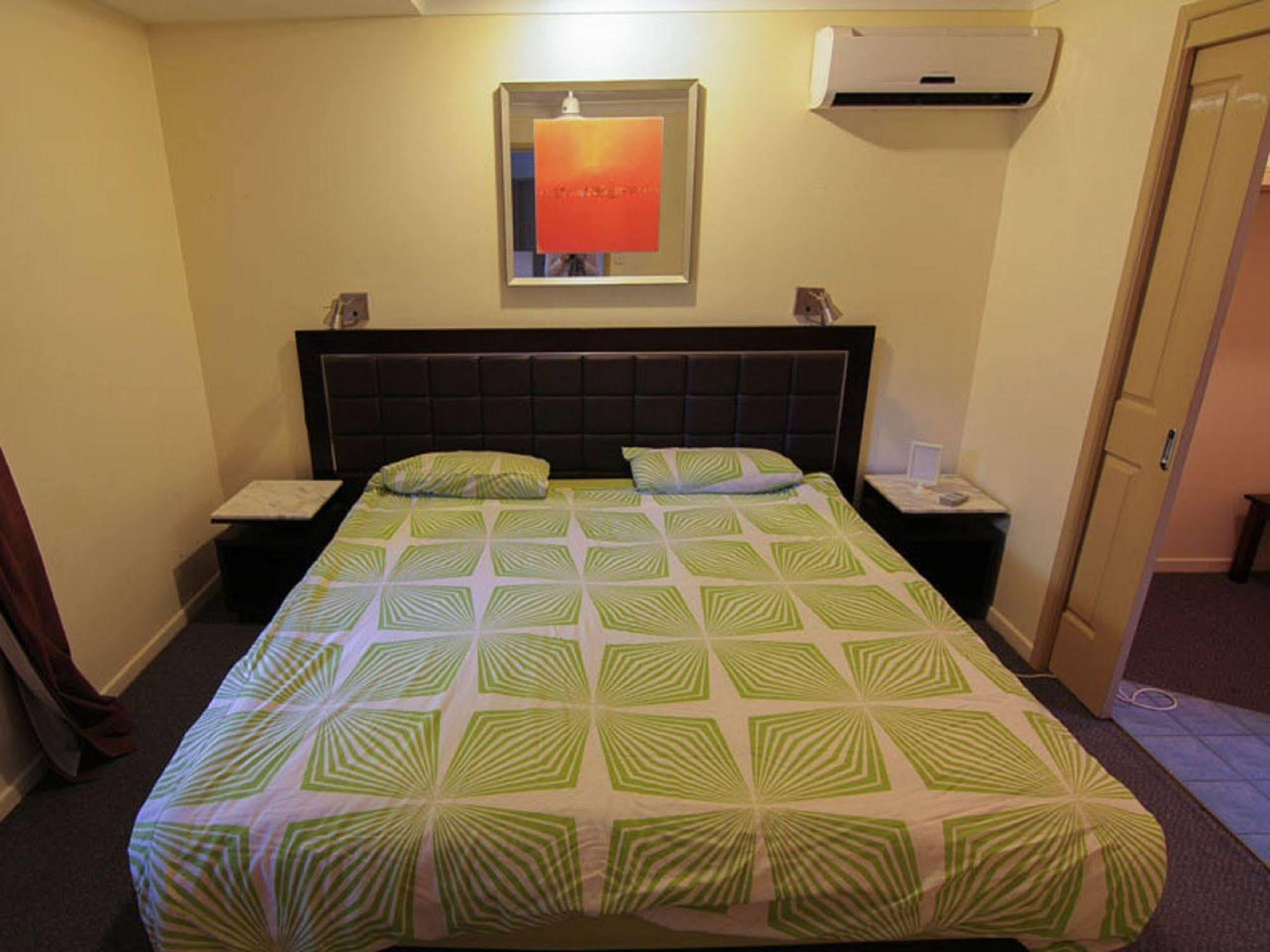 Sleeping Inn Backpackers Resort Gold Coast Exterior foto