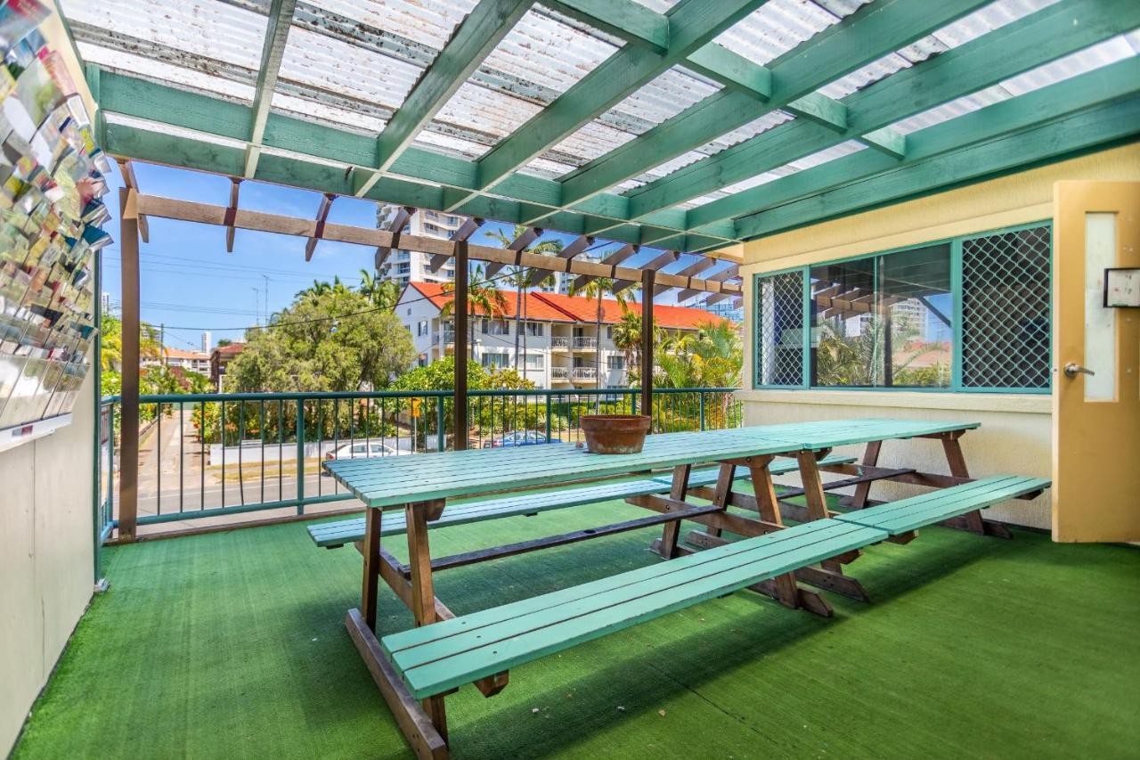 Sleeping Inn Backpackers Resort Gold Coast Exterior foto
