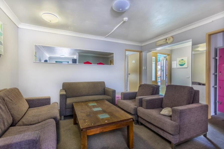 Sleeping Inn Backpackers Resort Gold Coast Exterior foto